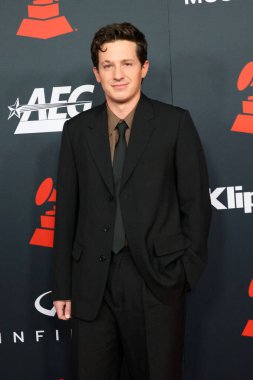 Charlie Puth, Los Angeles 'ta 30 Ocak 2026' da Los Angeles Kongre Merkezi 'nde yılın MusiCares Person of the Year Event IHO Mariah Carey' de.