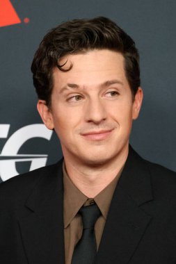 Charlie Puth, Los Angeles 'ta 30 Ocak 2026' da Los Angeles Kongre Merkezi 'nde yılın MusiCares Person of the Year Event IHO Mariah Carey' de.