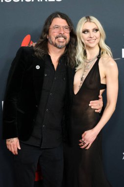 Dave Grohl, Taylor Momsen, 30 Ocak 2026 'da Los Angeles, CA' da Los Angeles Kongre Merkezi 'nde yılın MusiCares Person etkinliğinde.
