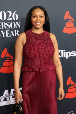 Elaine Uzor, Los Angeles 'ta 30 Ocak 2026' da Los Angeles Kongre Merkezi 'nde yılın MusiCares Kişi Yarışması' nda IHO Mariah Carey.