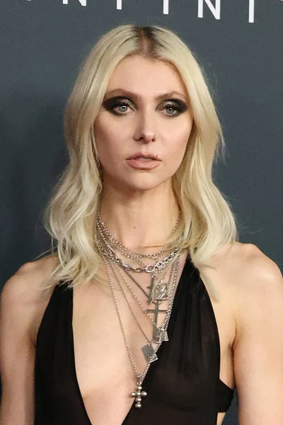 Taylor Momsen, 30 Ocak 2026 'da Los Angeles' taki Los Angeles Kongre Merkezi 'nde yılın MusiCares Kişi Yarışması' nda IHO Mariah Carey.