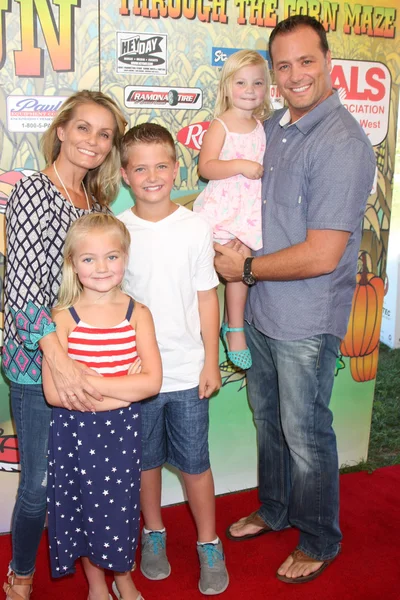 Kelly Packard, Dallin Privett, Halle Privett, Aubrey Lin Privett, Darrin Privett — Stockfoto