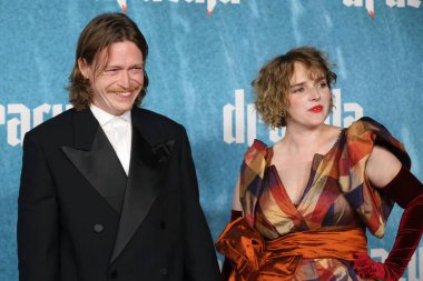 Caleb Landry Jones, Katya Zvereva TCL Çin Tiyatrosu 'ndaki Drakula Premiere' de 3 Şubat 2026 'da Los Angeles, CA