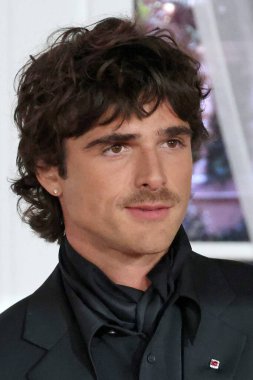Jacob Elordi, 28 Ocak 2026 'da Los Angeles' taki TCL Çin Tiyatrosu 'nun' Uğultulu Tepeler 'dünya prömiyerinde.