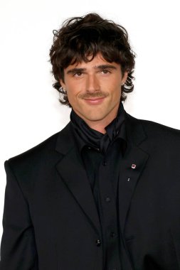 Jacob Elordi, 28 Ocak 2026 'da Los Angeles' taki TCL Çin Tiyatrosu 'nun' Uğultulu Tepeler 'dünya prömiyerinde.