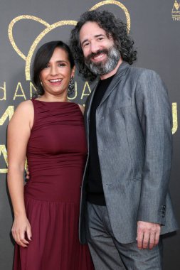 Vanesssa Benavente, Sergio Lanza, 6 Şubat 2026 'da Los Angeles' ta Avalon Hollywood 'da düzenlenen 33. Yıllık Film Rehberi Ödülleri Galasında.