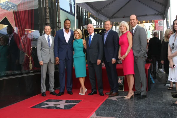 Michael Strahan, Kelly Ripa, Michael Gelman, Bob Iger, Execs — Photo