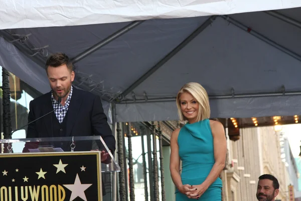 Joel Mchale, Kelly Ripa — Foto Stock