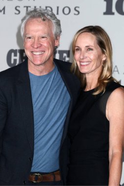 Tate Donavan, 10 Şubat 2026 'da Los Angeles, CA' da, Broadway 'deki United Theater' daki Suç 101 Dünya Premiere 'de eşi.