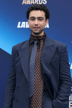 Archie Madekwe, 15 Şubat 2026 'da Hollywood Paladyumu' nda 41. Bağımsız Ruh Ödülleri 'nde.