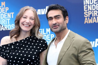 Emily V. Gordon, Kumail Nanjiani 15 Şubat 2026 'da Hollywood Paladyumu' nda 41. Bağımsız Ruh Ödülleri 'nde, CA