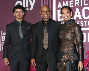 Dre Terrell Whitfield, Dondre Whitfield, Salli Richardson-Whitfield, 8. Amerikan Siyahi Film Festivali Onur Töreni 16 Şubat 2026 'da Los Angeles, CA