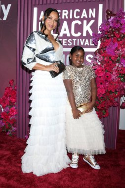 8. Amerikan Siyahi Film Festivali konukları 16 Şubat 2026 'da Los Angeles' ta SLS Hotel 'de ödül aldı.