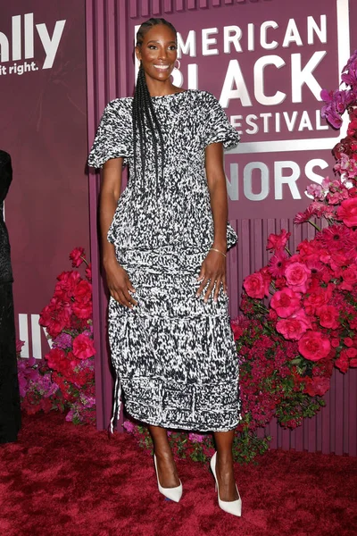 Zainab Johnson, 8. Amerikan Siyahi Film Festivali Onur Töreni 16 Şubat 2026 'da Los Angeles, CA