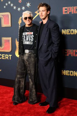 Baz Luhrmann, Austin Butler at the Epic: Elvis Presley In Concert LA Premiere at the TCL Chinese Theater IMAX 18 Şubat 2026, Los Angeles, CA
