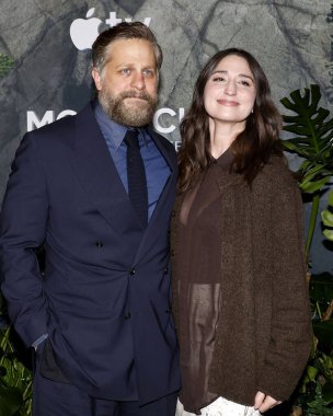 Joe Tippett, Sara Bareilles Monarch 'da: Canavarların Mirası Sezon 2 Bölüm 2 TCL Çin Tiyatrosu' nun galası 19 Şubat 2026 'da Los Angeles, CA