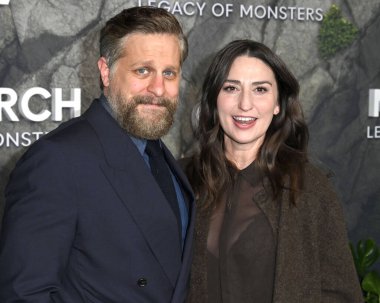 Joe Tippett, Sara Bareilles Monarch 'da: Canavarların Mirası Sezon 2 Bölüm 2 TCL Çin Tiyatrosu' nun galası 19 Şubat 2026 'da Los Angeles, CA