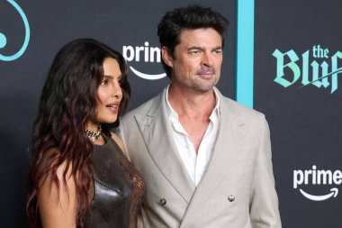 Priyanka Chopra Jonas, Karl Urban 17 Şubat 2026 'da Los Angeles' taki TCL Çin Tiyatrosu 'nda The Bluff World Premiere' de.