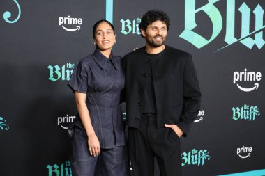Radhi Devlukia-Shetty, Jay Shetty 17 Şubat 2026 'da Los Angeles, CA' da bulunan TCL Çin Tiyatrosu 'ndaki The Bluff World Premiere' da.