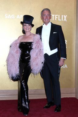 Rufus Sewell, Peter Marc Jacobson 1 Mart 2026 'da Los Angeles' taki Shrine Oditoryumu 'na 32.