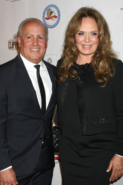 Peter R Repovich, Catherine Bach — Foto de Stock