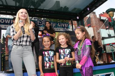 Dove Cameron, Fans