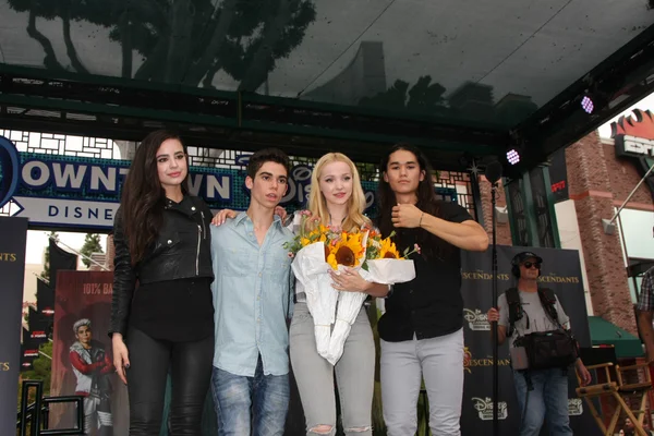 Sofia Carson, Cameron Boyce, Dove Cameron, Booboo Stewart — Fotografia de Stock