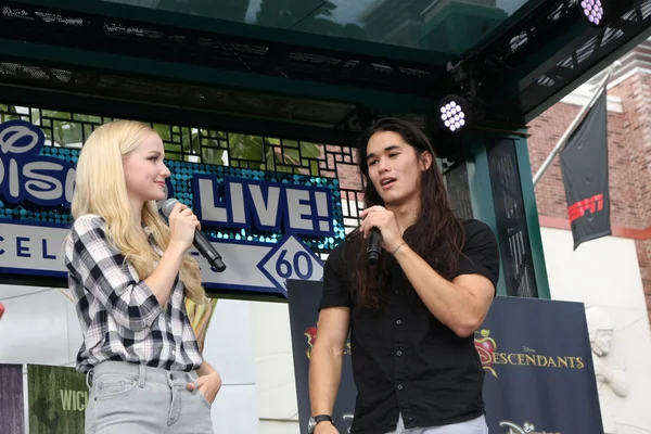 Dove Cameron, Booboo Stewart — Fotografia de Stock