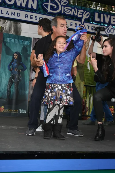 Kenny Ortega, fã, Sofia Carson — Fotografia de Stock