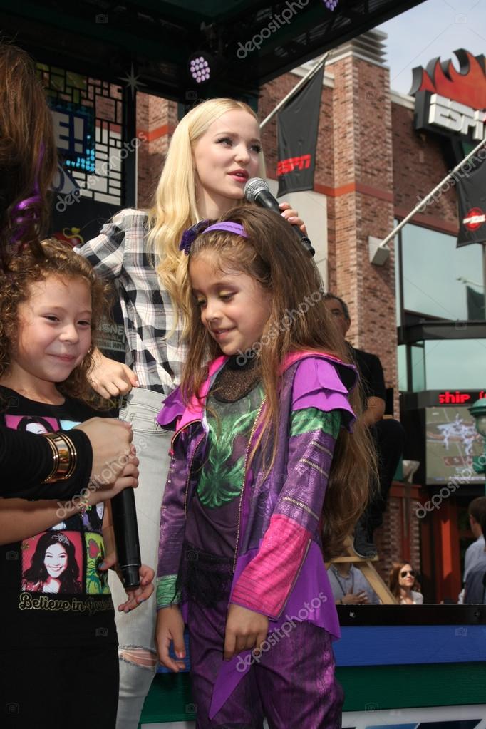 Dove Cameron, Fans Stock Editorial Photo © Jean_Nelson 87156984