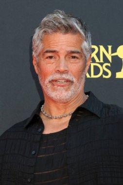 53. Geleneksel Satürn Ödülleri 'nde Esai Morales - Universal Hilton' a 8 Mart 2026 'da, CA