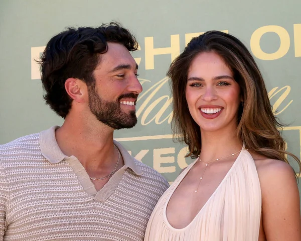 Joey Graziadei, Kelsey Anderson 12 Mart 2026 'da Agoura Hills, CA' deki Bachelor Mansion Devralma 'da.