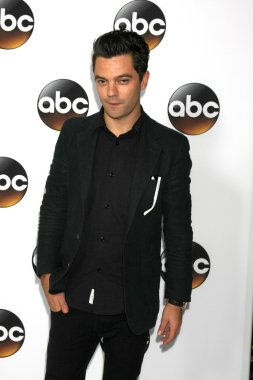 aktör Dominic Cooper