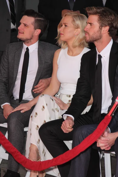 Jennifer Lawrence, Josh Hutcherson, Liam Hemsworth — Zdjęcie stockowe