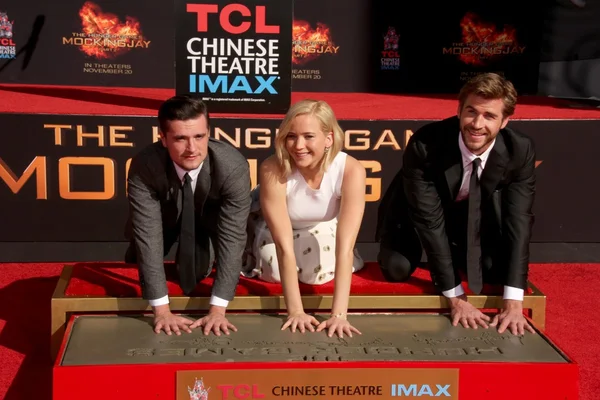 Josh Hutcherson, Jennifer Lawrence, Liam Hemsworth — Stock Photo, Image