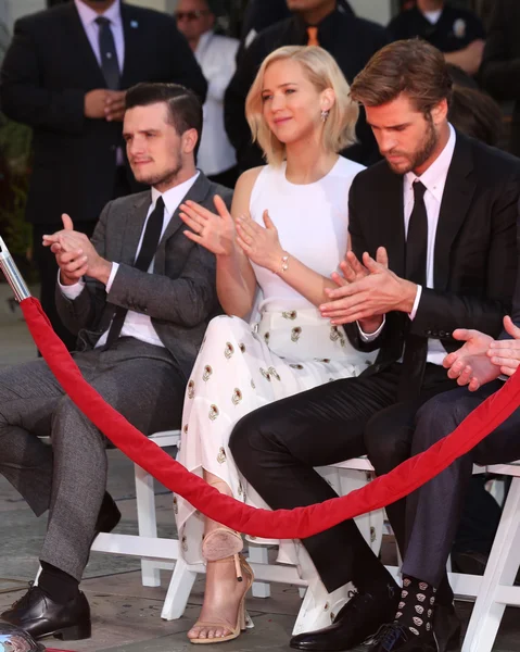 Josh Hutcherson, Jennifer Lawrence, Liam Hemsworth — Stockfoto