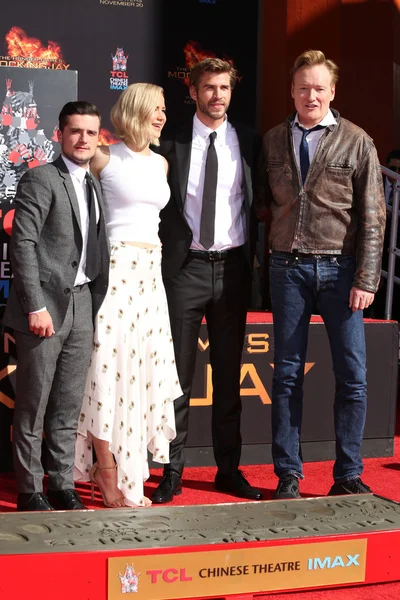 Josh Hutcherson, Jennifer Lawrence, Liam Hemsworth, tamu — Stok Foto