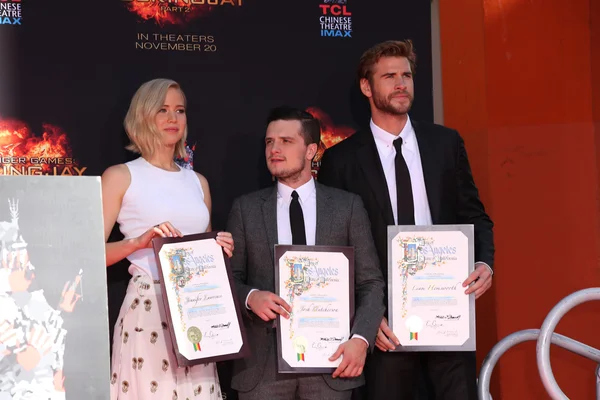Jennifer Lawrence, Josh Hutcherson, Liam Hemsworth — Stock Photo, Image