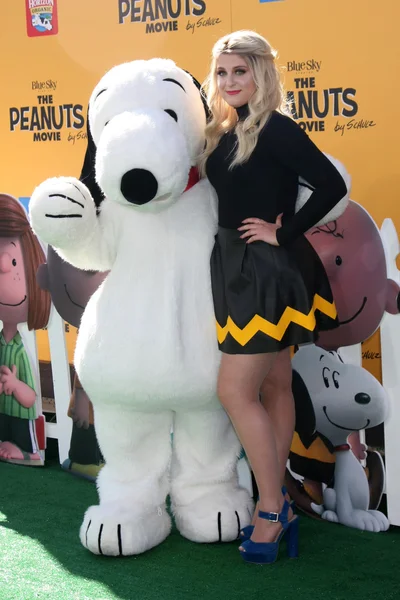 Meghan Trainor, Snoopy — Stockfoto