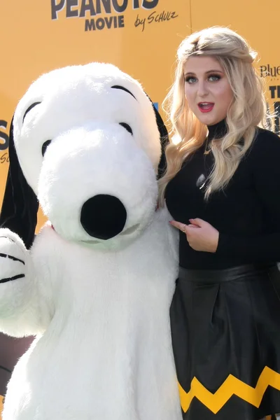 Meghan Trainor, Snoopy — Stockfoto