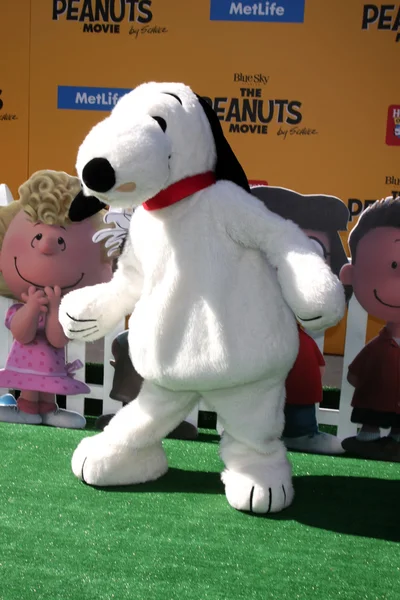 Снупи на "The Peanuts Movie " — стоковое фото