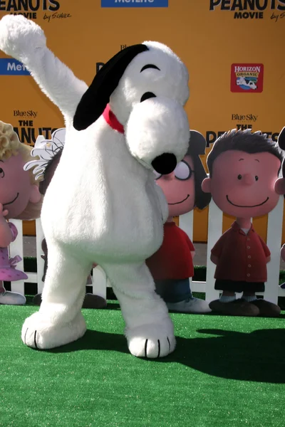 Snoopy at "The Peanuts Movie" — Stock Photo, Image