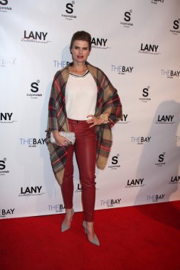 aktris Carrie Genzel