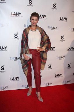 aktris Carrie Genzel