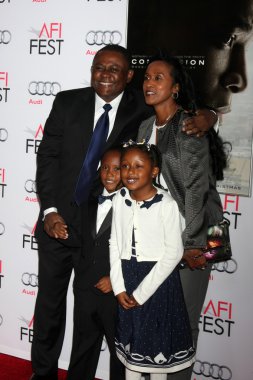 Dr. Bennet Omalu, aileden.