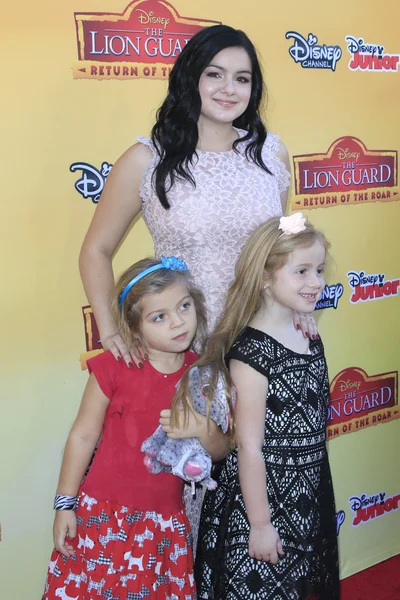 Ariel Winter, nieces — 图库照片