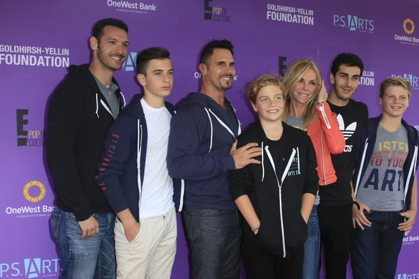 Don Diamont, Cindy Ambuehl, their sons — Stock Photo, Image