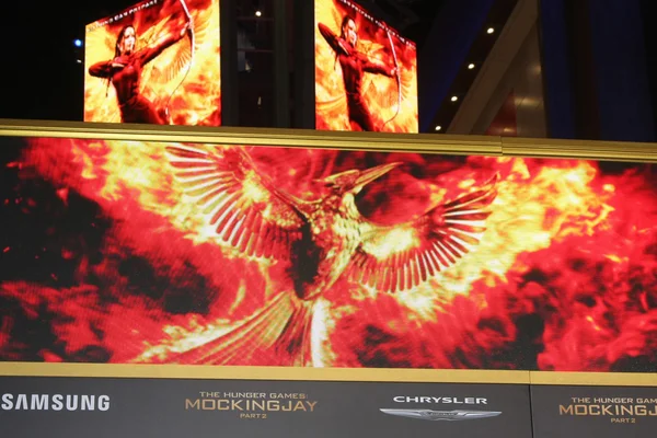 Atmosphere at the "The Hunger Games -Mockingjay Part 2" — Stock Photo, Image