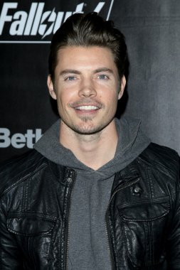 aktör Josh Henderson