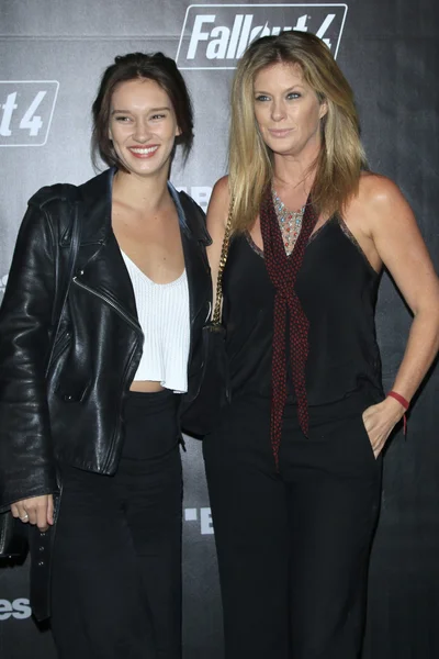 Renee Stewart, Rachel Hunter